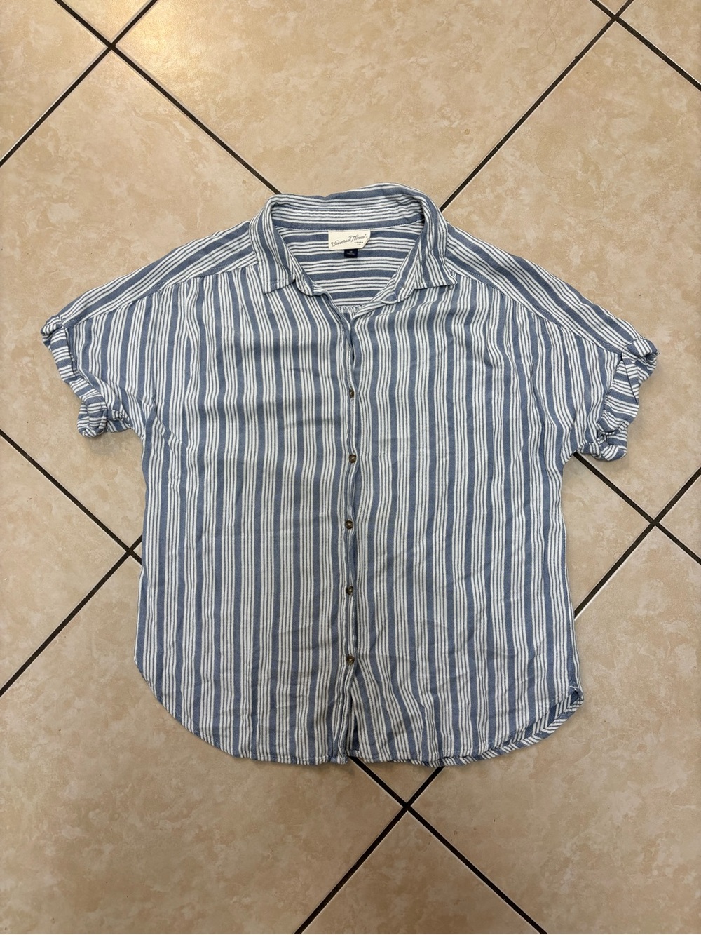 Universal Thread white/blue striped button up shirt in a M